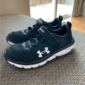 NEW Kids Under Armor Sneakers